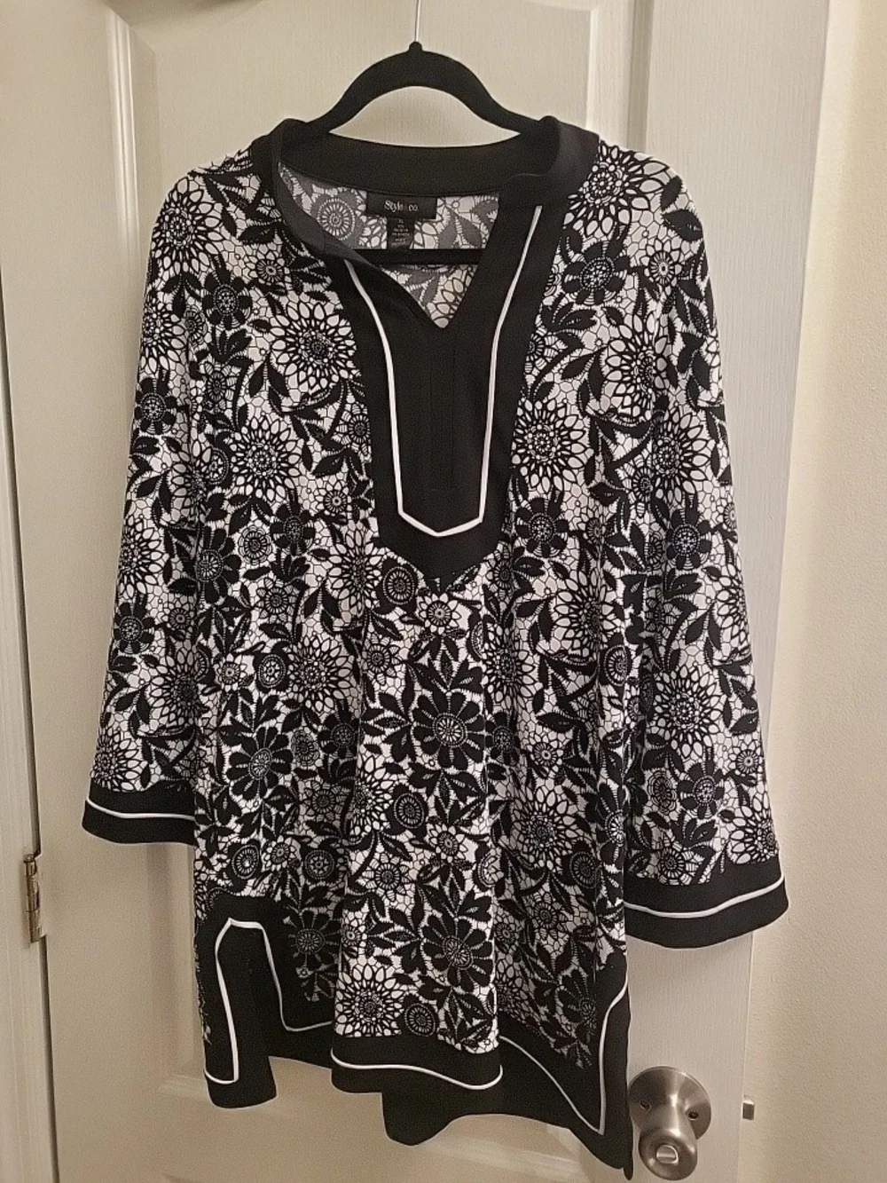 Style & Co. Black and White Floral Split-Neck Tunic XL Pre-owned